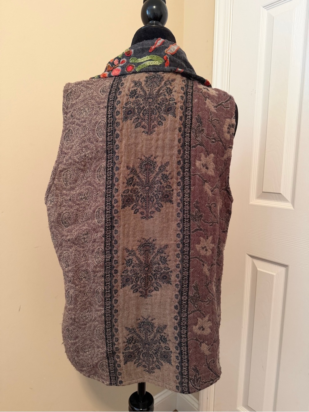 Anu Vintage 100% Boho Floral embroidered Vest Size L - Picture 3 of 11